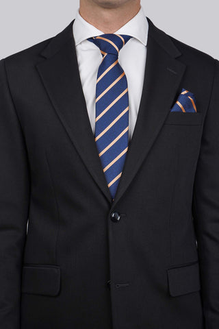 Accessory-pack (Navy & guld stribet) på model - SUIT CLUB